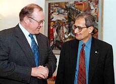 Amartya Sen (right) Indian Nobel Prize winner for economy 1998, talks to Swedish Prime Minister Goran Persson 