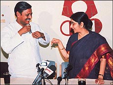 Former union minister Sushma Swaraj makes a point while talking to former member of Parliament Satya Pal Jain at the Chandigarh Press Club on Saturday