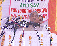 PM warns Pak of fight to finish