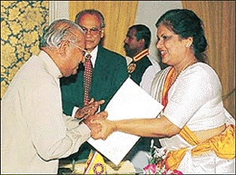 Sri Lankan President Chandrika Kumaratunga (right) hands over the letter of appointment to new Prime Minister Ratnasiri Wickremanayake in Colombo on Thursday. 