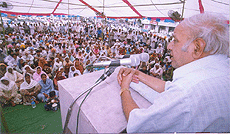 BSP supremo Kanshi Ram addressing a rally near Gole Digi in Bathinda on Friday.