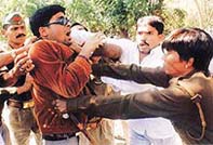 The assailant of Samajwadi Party MLA Mansoor Ahmed is nabbed by party workers