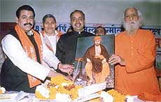 The Minister of State in the Prime Minister’s Office, Mr Vijay Goel, on the occasion of 178th birth anniversary of Swami Dayanand Saraswati in the Capital.