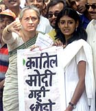 Former Miss India Nafisa Ali and actress Nandita Das during a Lok Morcha rally