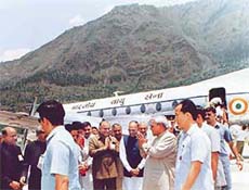 Himachal Vidhan Sabha Speaker Gulab Singh Thakur welcomes Mr Atal Behari Vajpayee at Bhuntar airport in Kulu 