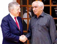 British Foreign Secretary Jack Straw with Foreign Minister Jaswant Singh in New Delhi on Wednesday. 