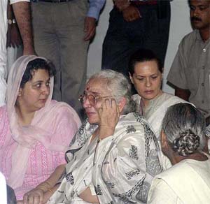 Congress President Sonia Gandhi and family members with a grieving Mrs Suman Krishan Kant