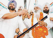 Punjab Chief Minister Amarinder Singh congratulates Mr H.S. Hanspal