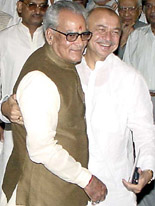 Mr Sushil Kumar Shinde congratulates Vice-President Bhairon Singh Shekhawat