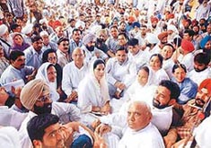 Ms Preneet Kaur, MP, during a Congress protest march outside the Patiala railway station 