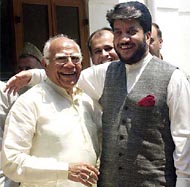 Kashmir Committee Chairman Ram Jethmalani with Jammu and Kashmir Democratic Freedom Party chief Shabir Ahmed Shah