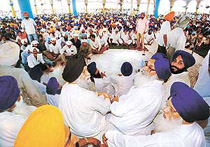 Mr Parkash Singh Badal, Capt Kanwaljeet Singh, Mr Tota Singh, Mr Sukhbir Singh Badal and other Akali Dal leaders sit at the annual Jor Mela