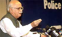 Deputy Prime Minister L. K. Advani addresses a round table conference on police reforms organised by the CHRI, Editors Guild and the FICCI in the Capital 