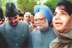 Dr Manmohan Singh and CLP leader Ghulam Nabi Azad with Ms Mehbooba Mufti