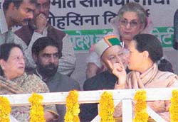 All-India Congress President Sonia Gandhi in conversation with former Chief Minister Virbhadra Singh at a public rally in Mandi
