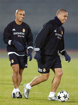 Ronaldo Brazil 2002 on Madrid Striker Ronaldo Of Brazil Smiles With Compatriot Roberto Carlos