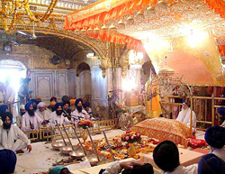A view of the sanctum sanctorum of the Golden Temple 