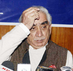 Union Finance Minister Jaswant Singh at the launch of retail trading in government securities
