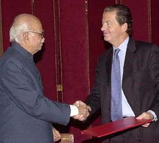 French Justice Minister Dominique Perben shakes hands with Deputy Prime Minister L.K. Advani 