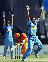 Indias Anil Kumble and Rahul Dravid unsuccessfully appeal for a leg before wicket dismissal of Daan Van Bunge of the Netherlands 