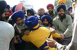 Activists of the Shiromani Khalsa Panchayat being dragged out by the SGPC task force and the Sikh Students Federation (Mehta)