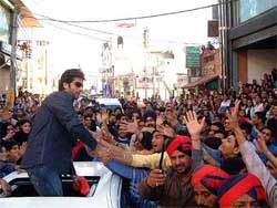 Actor Fardeen Khan surrounded by fans
