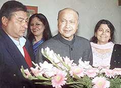 Mr Virbhadra Singh being greeted on his arrival at Himachal Bhavan in Delhi 