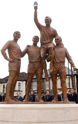 A statue of the members of
                                  England's 1966 soccer World Cup
                                  winning team was unveiled by Britain's
                                  Prince Andrew