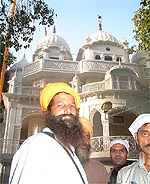 Activists leave Gurdwara Baba Nihal Singh at Talhan village