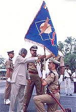 The President, Dr A.P.J. Abdul Kalam, presents the Police Colour at the Police Training Academy