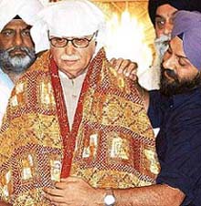Deputy Prime Minister L.K. Advani is presented a shawl by a Sikh delegation in New Delhi
