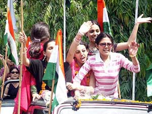 College girls wave to the crowd on their return to Amritsar