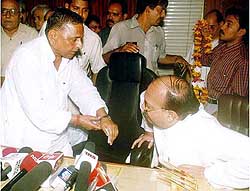 New UP Chief Minister Mulayam Singh Yadav along with Samajwadi Party General Secretary Amar Singh at a Press conference 