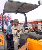 The President, Dr A.P.J. Abdul Kalam, on the wheels of a tractor 