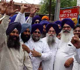 Dr. Rattan Singh Ajnala presents himself before vigilance officials to join the investigation in Amritsar
