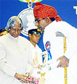 President A.P.J. Abdul Kalam after presenting the National Award to Mr Sultana Ram