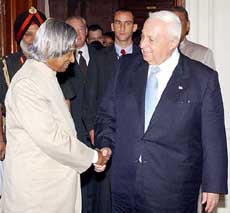 President A. P .J. Abdul Kalam shakes hand with Israeli Prime Minister Arial Sharon during their meeting at Rashtrapati Bhavan in New Delhi