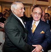Foreign Minister Yashwant Sinha is received by his Pakistani counterpart Khursheed Kasuri