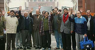 An 11-member Indian delegation of editors and senior journalists leaves for Pakistan