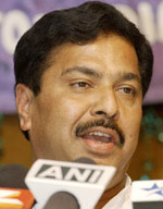 BJP General Secretary Pramod Mahajan at a Press conference in Hyderabad on Saturday.