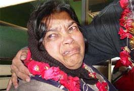 Ms Rashida Begum, an Indian who married in Pakistan about 30 years ago, bursts into tears as she arrives at Attari railway station by the Samjhauta Express