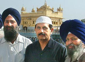 Rai Aziz Ullah Khan, a member of the National Assembly, Pakistan, and the ninth direct descedant of the ruler of Raikot (Ludhiana), who possesses relics of Guru Gobind Singh.