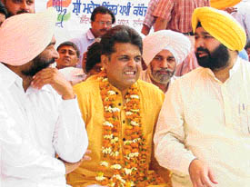 Mr Nahar Singh Gill, Mayor, and Mr Malkit Singh Birmi with Mr Manish Tiwari, candidate from Ludhiana