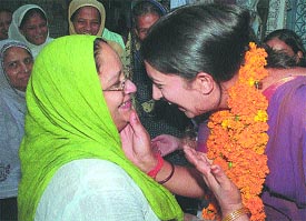 Chandni Chowk BJP candidate Smiriti Irani with her fans during campaigning in the Capital
