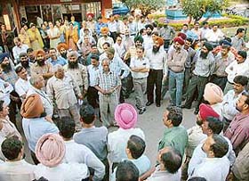 SCL employees hold a gate rally in Mohali
