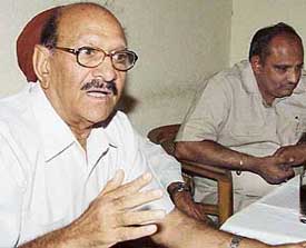 Mr H.S. Swan, former DGP, Haryana, and Prof Anil Kumar, Director, IAS Study Circle, at a press conference