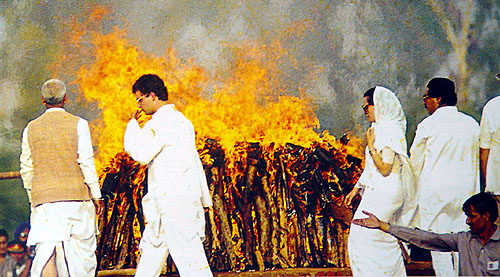 Sonia watches the funeral pyre of Rajiv Gandhi as Rahul walks ahead of her.