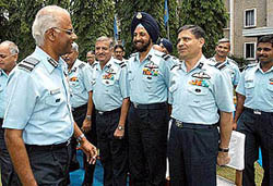 Air Chief S.Krishnaswamy with Air Force officers before Commanders conference in Bangalore
