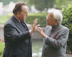 Foreign Minister K. Natwar Singh and his Pakistani counterpart Khurshid Mehmood Kasuri