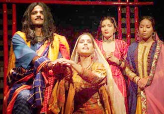 Indian and Pakistani artists jointly perform the play Agnikund